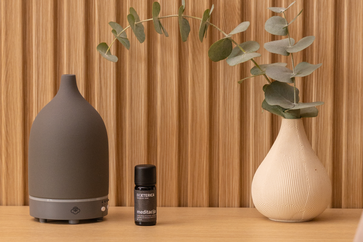 Eterična ulja za jogu i meditaciju: kako miris produbljuje praksu